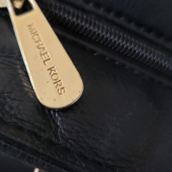 Michael Kors Black Leather Jet Set Gold Chain Shoulder Bag - Picture 4 of 8